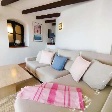 Апартаменти Stunning 2 Bedroom With Incredible Sea Views *