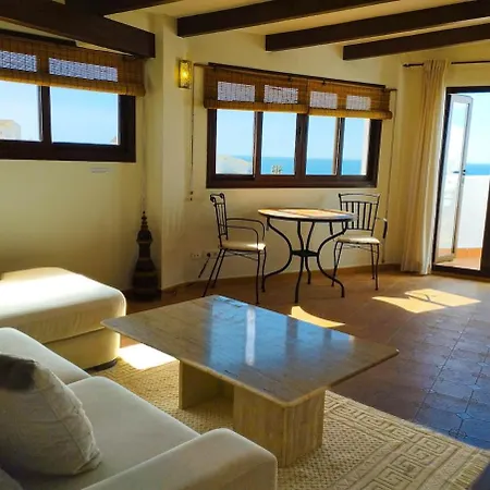 Stunning 2 Bedroom With Incredible Sea Views Апартаменти *