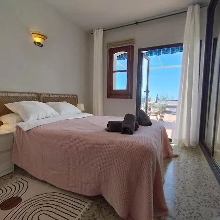 Stunning 2 Bedroom With Incredible Sea Views Daire *