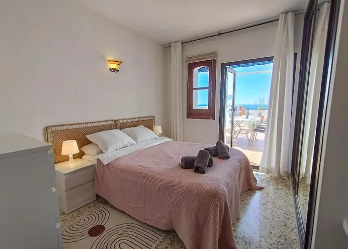 Stunning 2 Bedroom With Incredible Sea Views