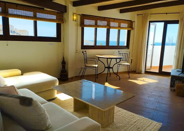 Stunning 2 Bedroom With Incredible Sea Views Lejlighed *