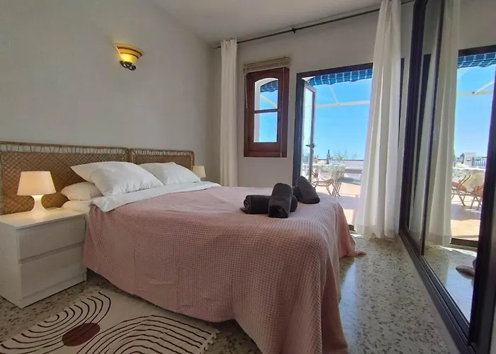 Stunning 2 Bedroom With Incredible Sea Views Apartment *