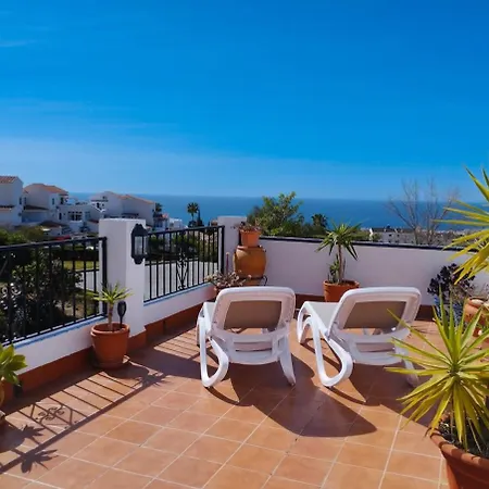 아파트 Stunning 2 Bedroom With Incredible Sea Views