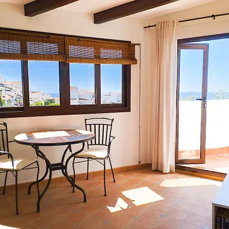 Stunning 2 Bedroom With Incredible Sea Views 아파트